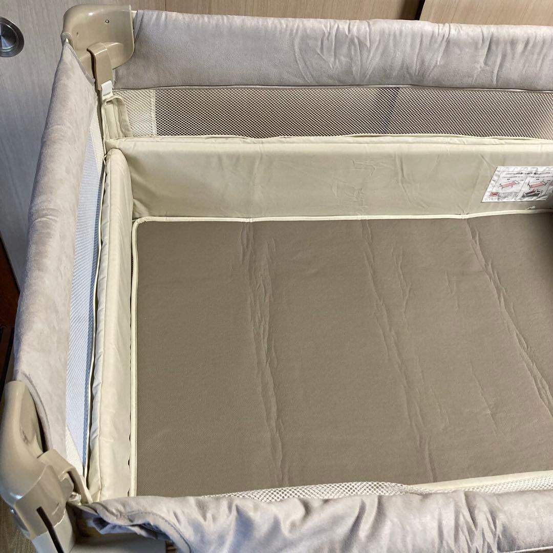 【即日発送】ココネルエアープラス AB ホワイトベージュ　アップリカベビーベッド