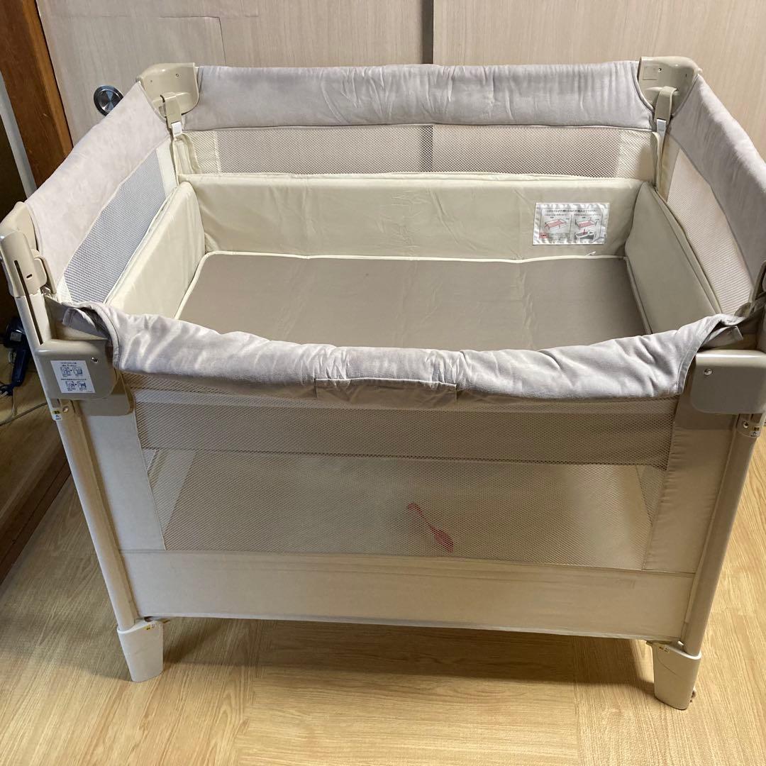 【即日発送】ココネルエアープラス AB ホワイトベージュ　アップリカベビーベッド