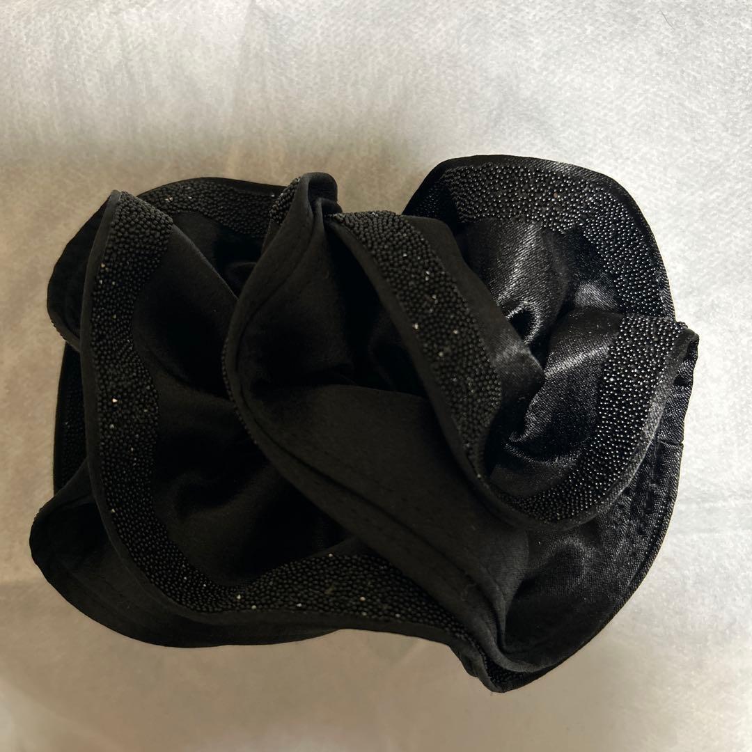 コンプレックスビズ　黒 サテン フリル ヘアダブルコーム