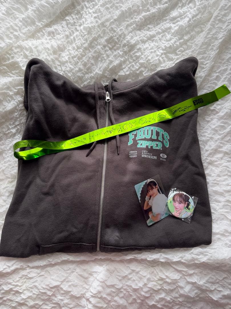 FRUITS ZIPPER 櫻井優衣ちゃんのパーカーです！ 一回しか着てません！