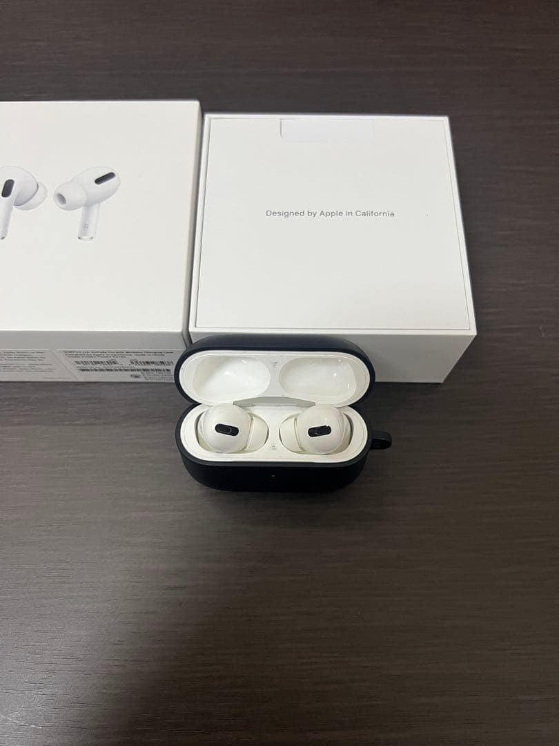 AirPods Pro ホワイト・ブラック充電ケース　第二世代