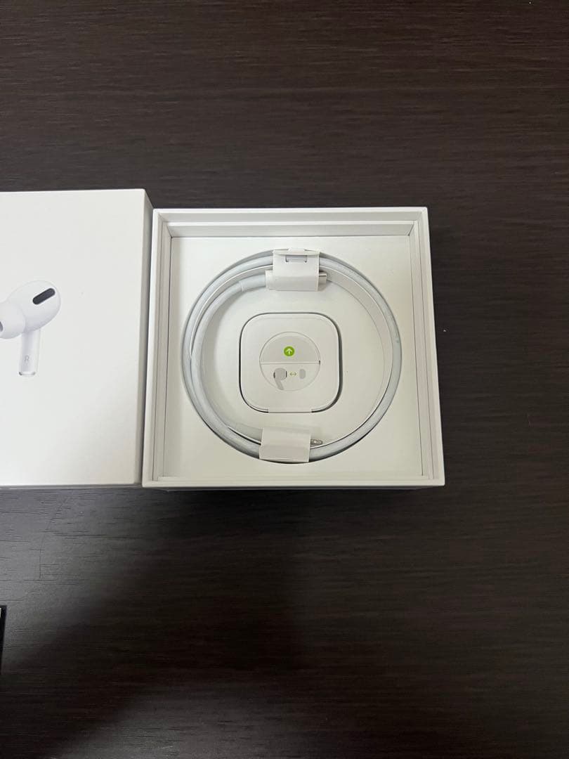 AirPods Pro ホワイト・ブラック充電ケース　第二世代