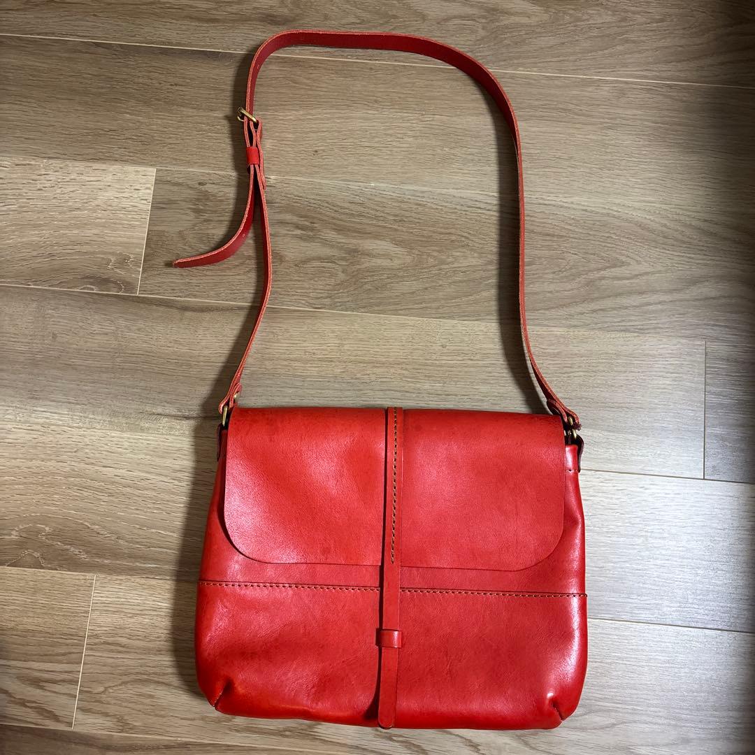 ヘルツ　レザー ショルダーバッグ　レッド