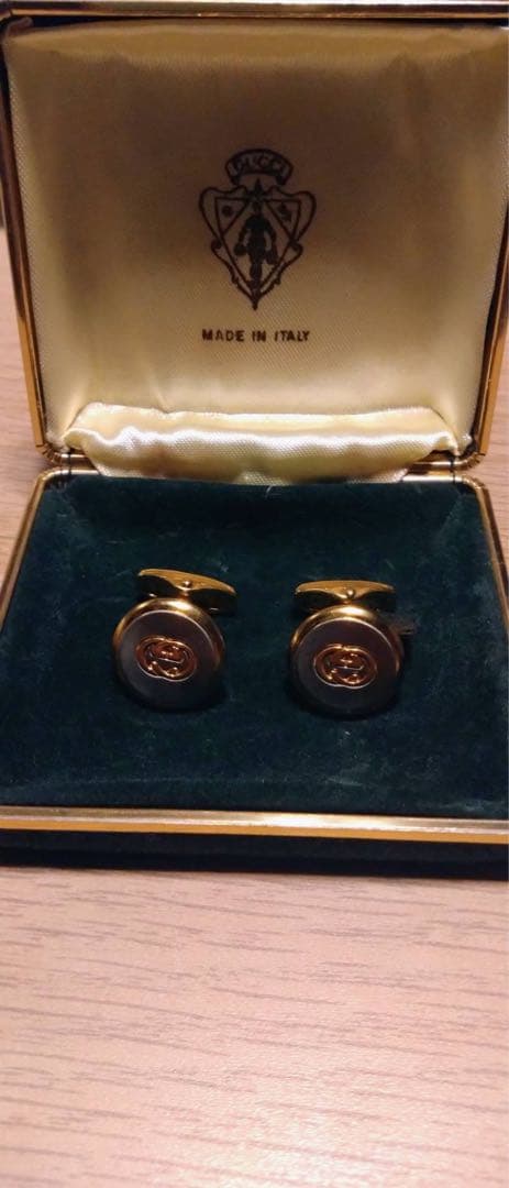 Gucci ゴールドカフスボタン 専用ケース付き