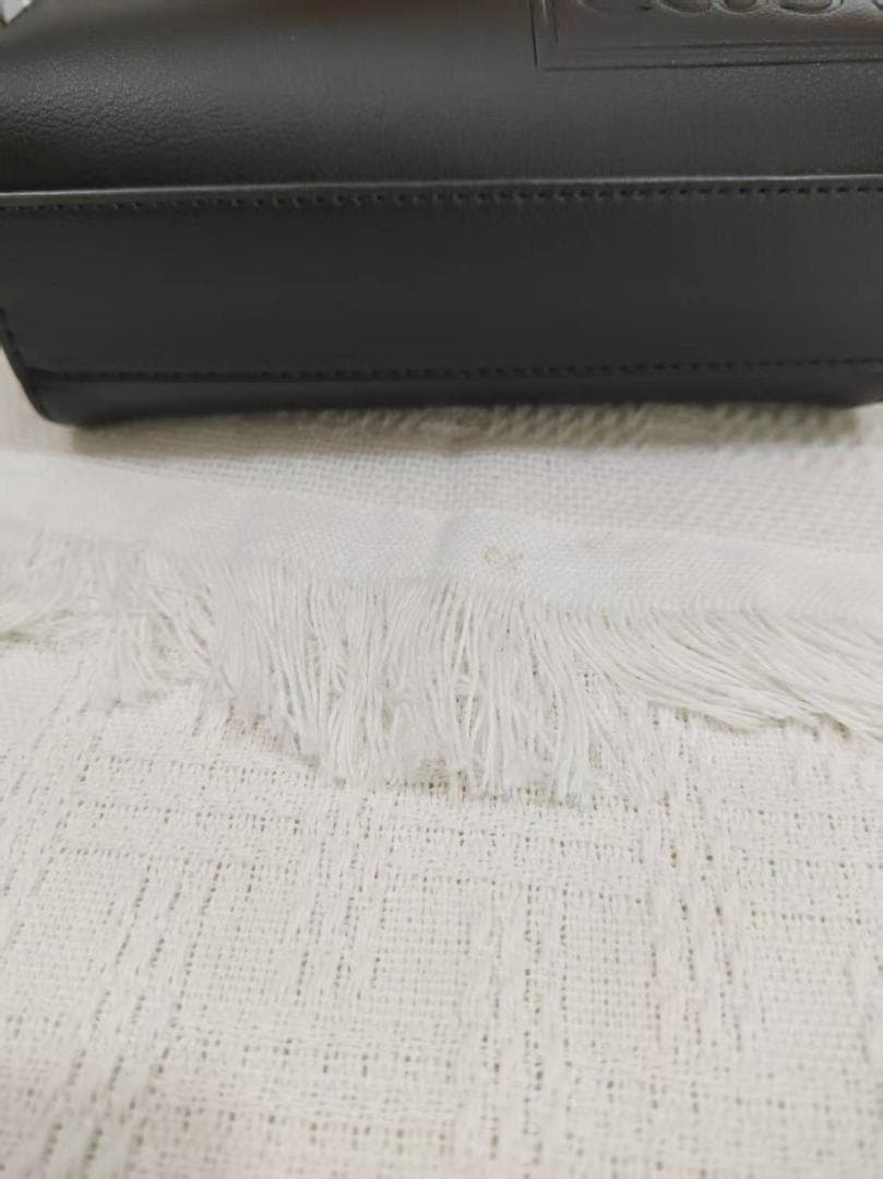 L☆OEWE ブラック ボディバッグ