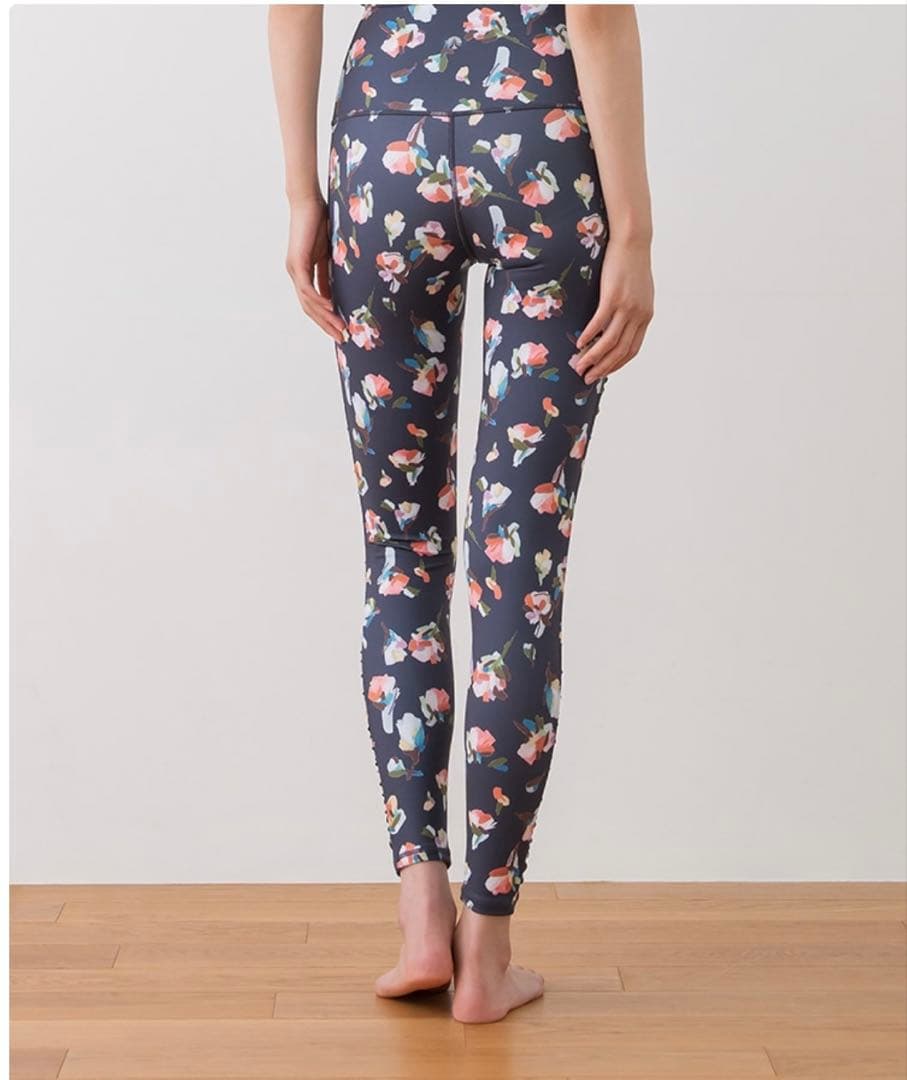 リサさん専用LAVA SUKALAローズプリントレギンス新品未開封Mサイズ