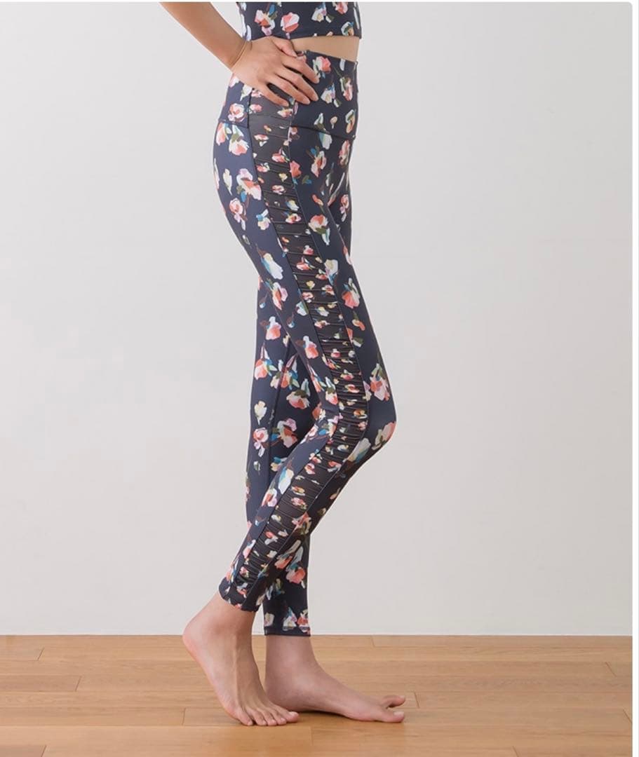 リサさん専用LAVA SUKALAローズプリントレギンス新品未開封Mサイズ