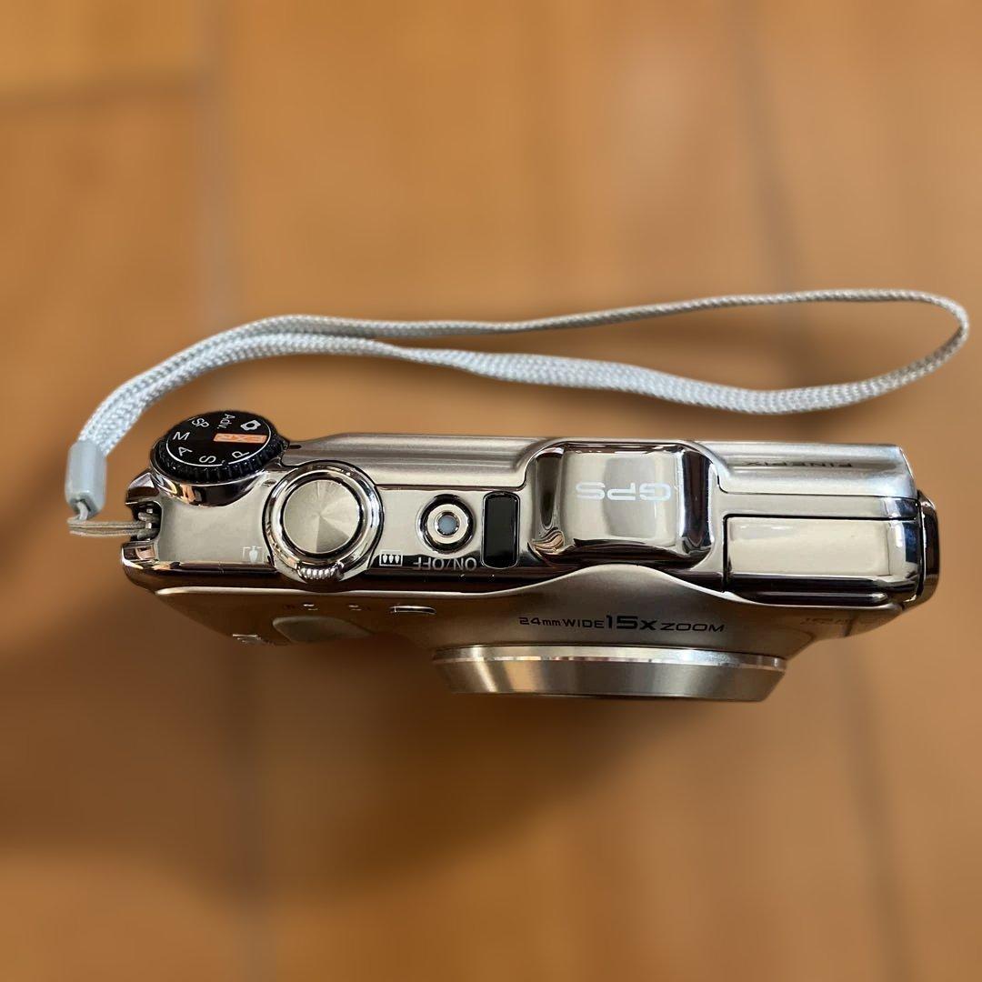 Fujifilm FinePix F550EXR 本体と付属品