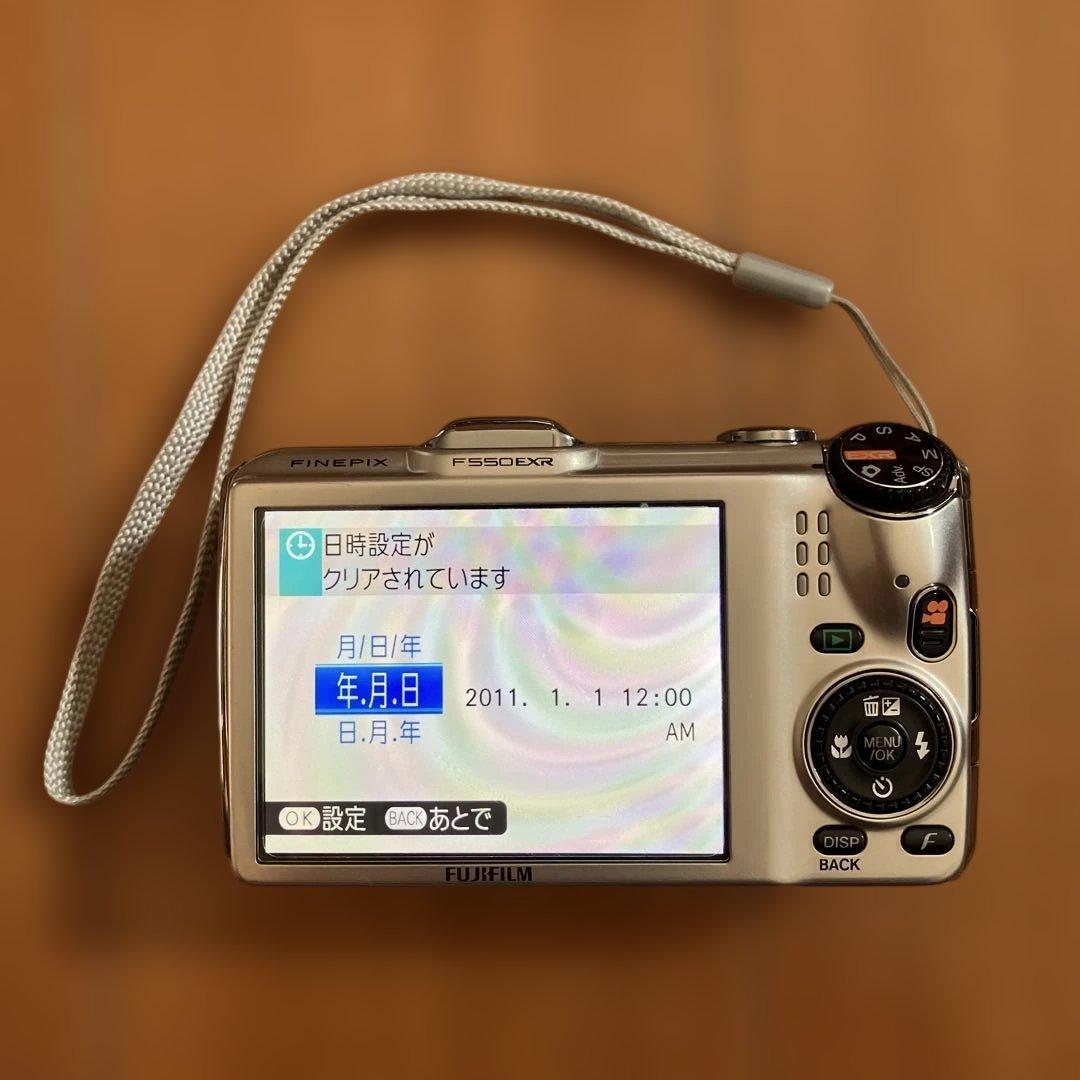 Fujifilm FinePix F550EXR 本体と付属品