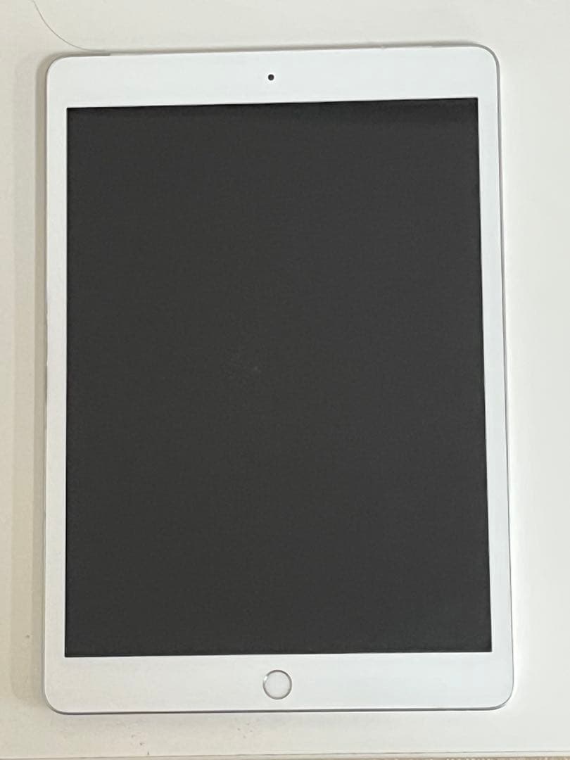 Apple iPad 第8世代　128GB Wi-Fi + Cellular