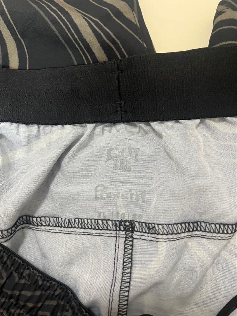 パンツ RVCA X KRAZY BEE X GAKKIN2-IN SHORTS