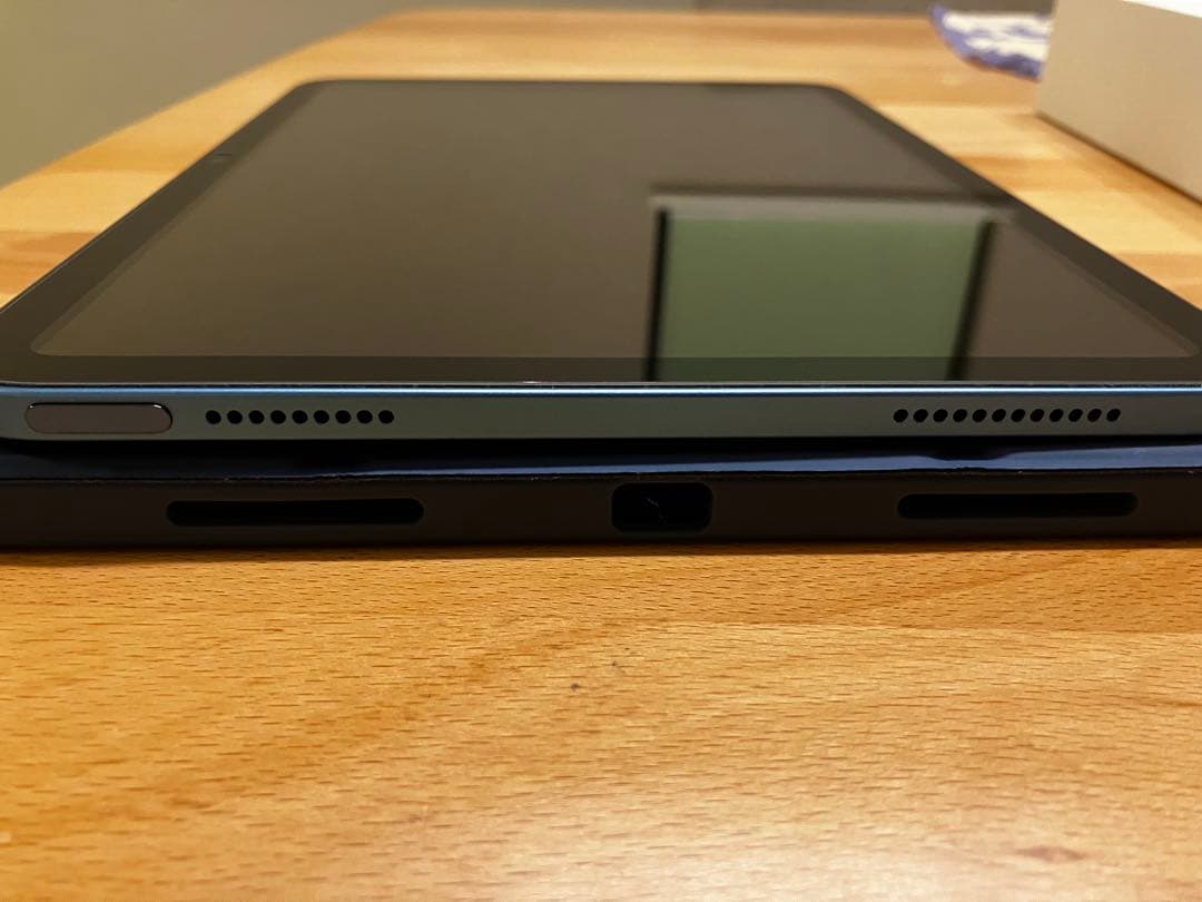 Apple iPad (第10世代) ブルー 本体　ケース、スペアフィルム付