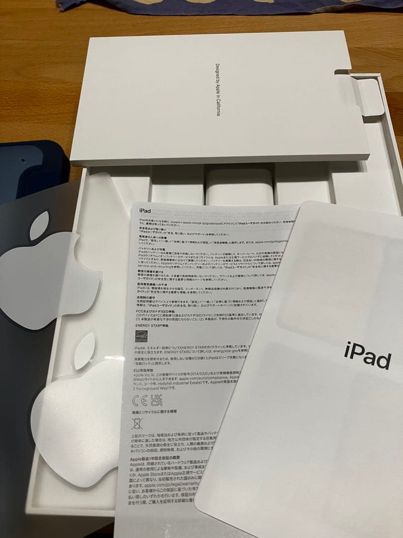Apple iPad (第10世代) ブルー 本体　ケース、スペアフィルム付