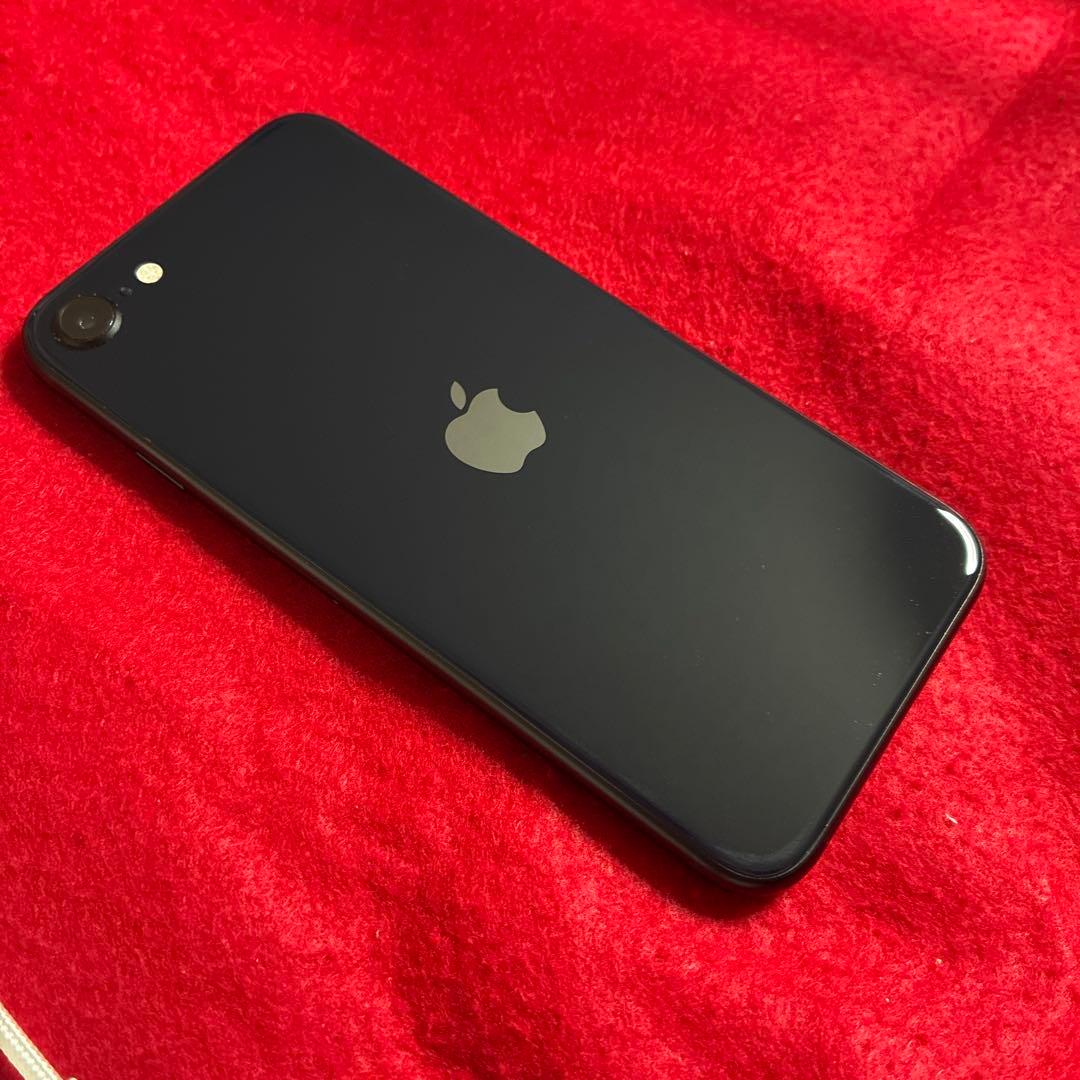 S*u様 Apple iPhone SE (第3世代) ブラック 本体⭐︎おまけ