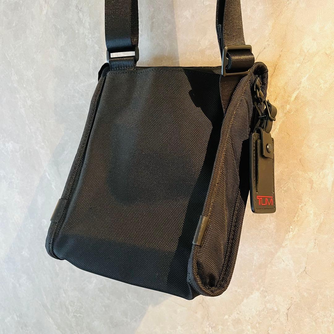 トゥミ TUMI ショルダーバック 品番022110D2 96913 1041