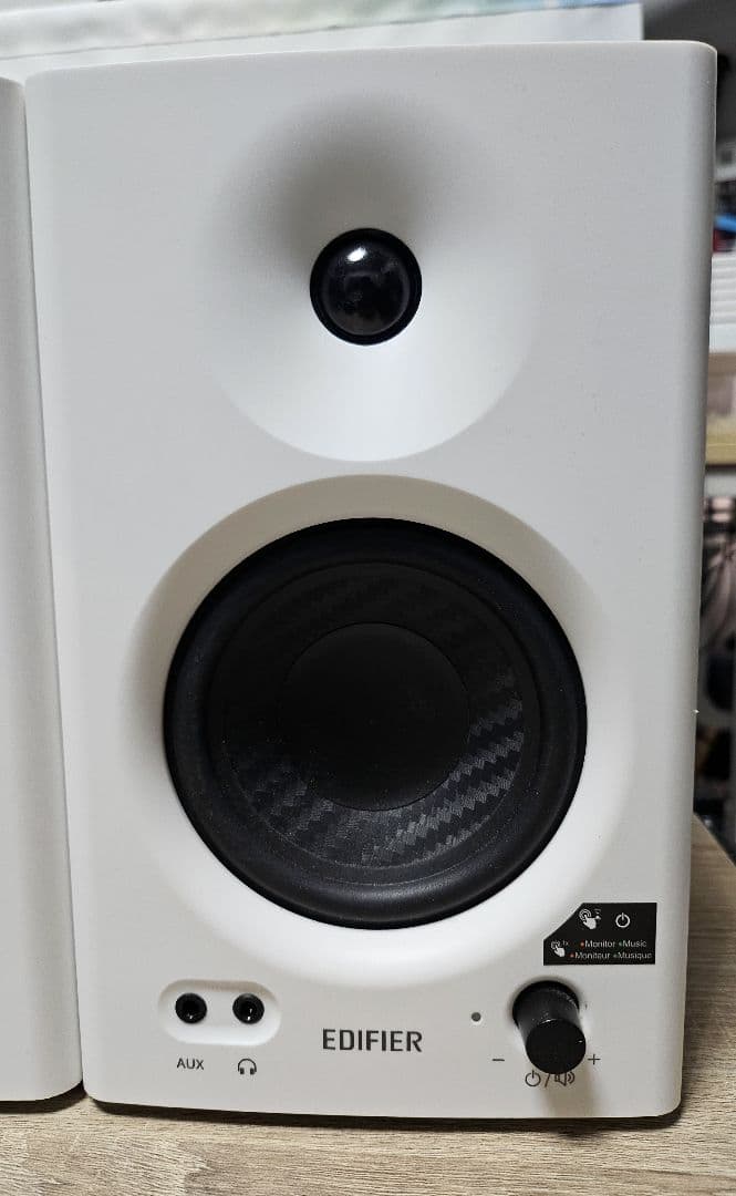 美品　Edifier MR4