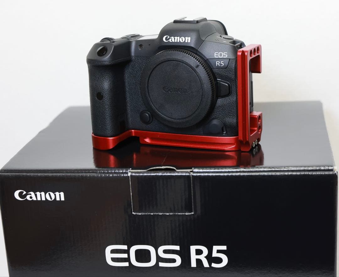 美品❗️Canon EOS R5 本体　アクセサリー付属レリーズ回数3000以下❗️