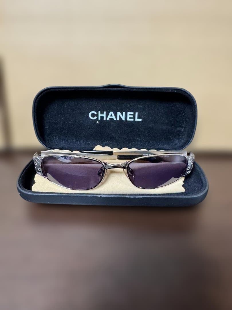 CHANEL ココマーク　カメリア　サングラス ダークグレー レンズ