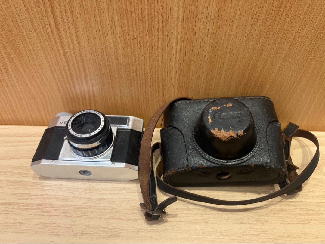 豊栄産業（HOEI INDUSTRIAL CO.）製のフィルムカメラ