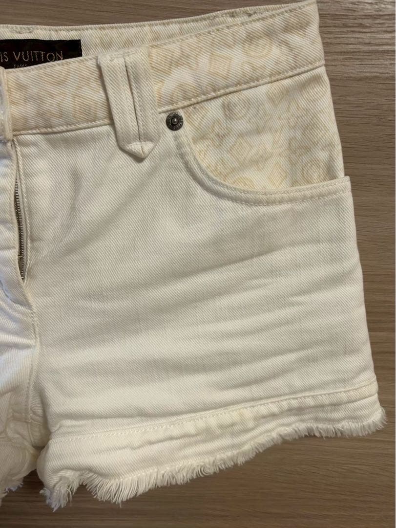 り*ご様 Louis Vuitton ルイヴィトン　ホワイトショートパンツ　ショ