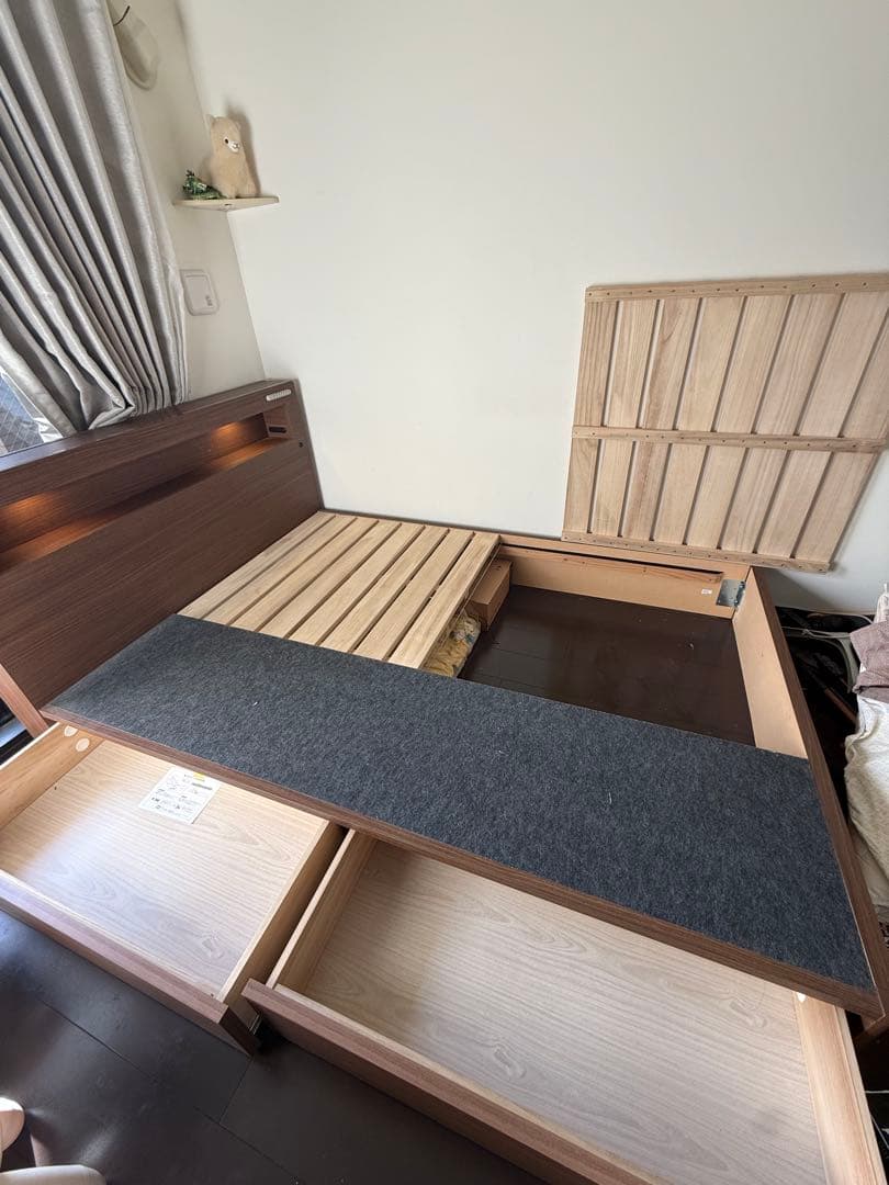 シモンズ収納豊富なダブルベッドフレーム 照明付き(希望であればマットつけます)