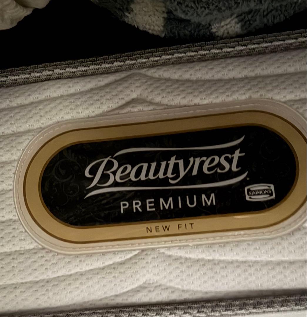 シモンズ収納豊富なダブルベッドフレーム 照明付き(希望であればマットつけます)