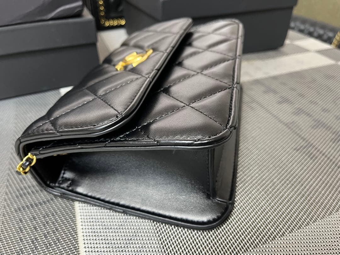 CHANEL ノベルティマトラッセ キルティング ショルダーバッグ ブラック