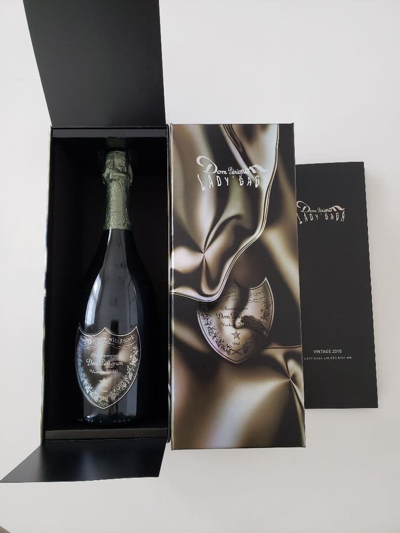 レディーガガ　ドンペリ2010