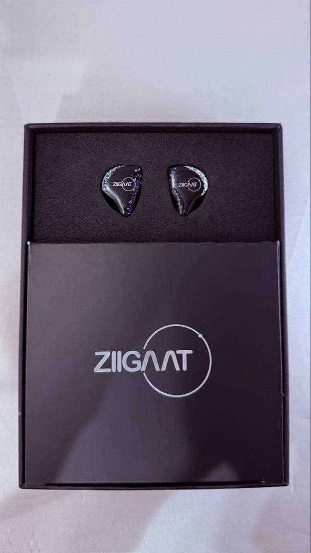 イヤホン ZIIGAAT x JAY ESTRELLA