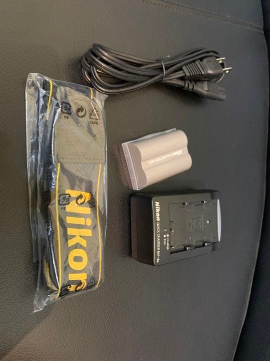 ニコン D700 ボディ と各種添付 【美品】【付属品付き】