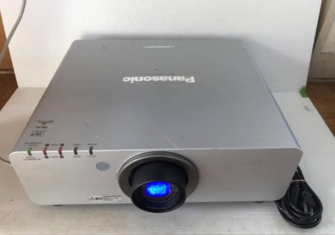 PANASONIC PT-D5000LS 5000ルーメン　HDMI対応可能