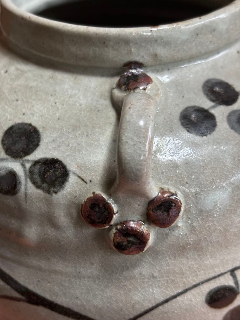 荒川豊蔵作絵唐津藁灰釉梅花三耳壺　唐津小十窯にて