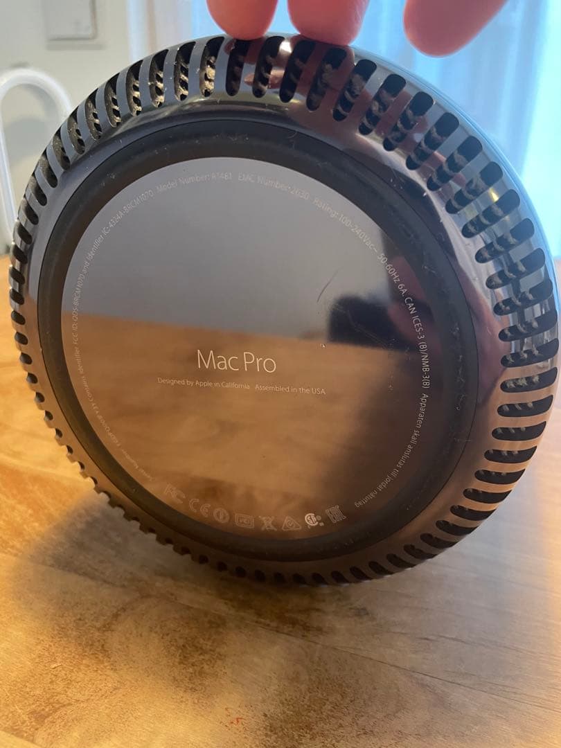 ジャンク　Apple Mac Pro (late 2013)