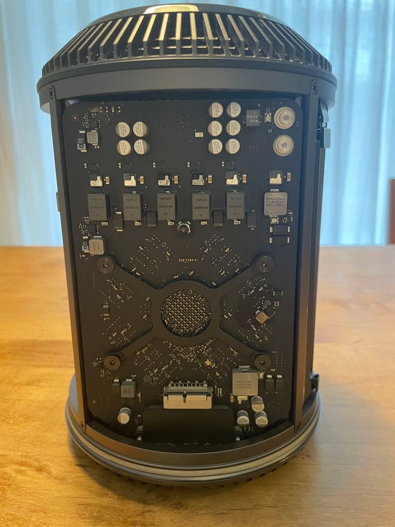 ジャンク　Apple Mac Pro (late 2013)