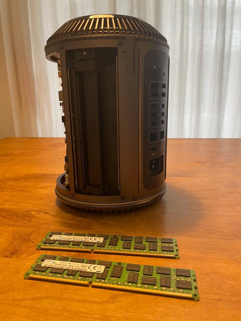 ジャンク　Apple Mac Pro (late 2013)