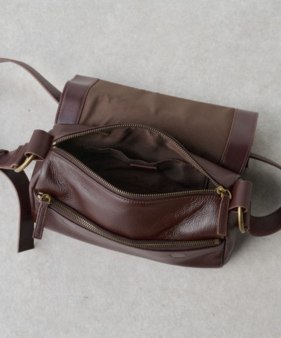 BEARDSLEY ビアズリー　レザーボディバッグ　ブラウン