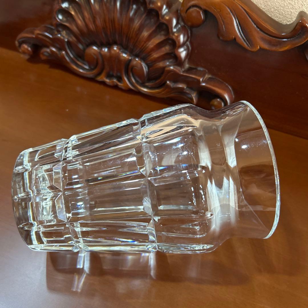 バカラ、凛とした佇まい、高さ17.5センチの花瓶、未使用。