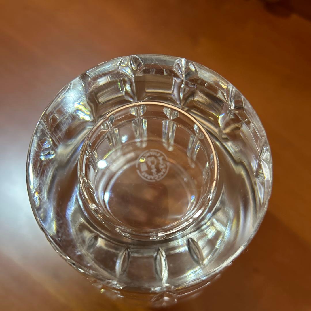 バカラ、凛とした佇まい、高さ17.5センチの花瓶、未使用。