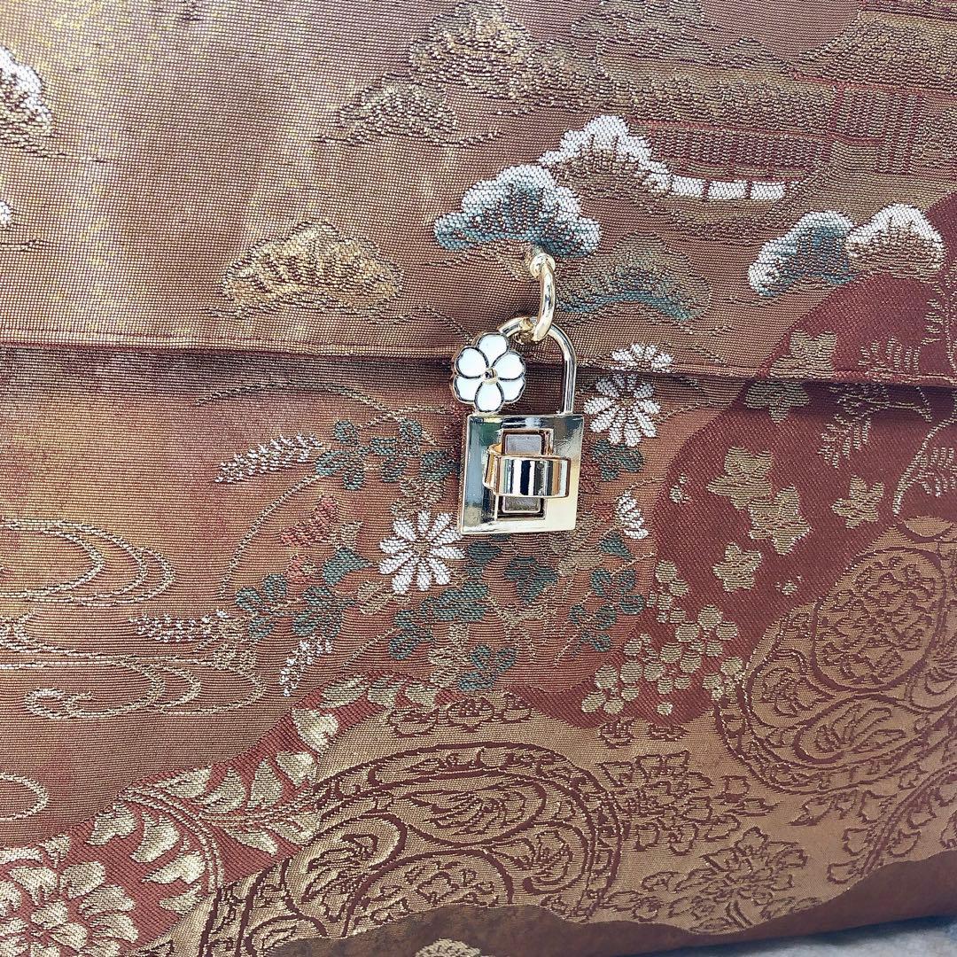 【ちょこぼんや】帯リメイク　チャーム捻り留め具付スクエア型リュック