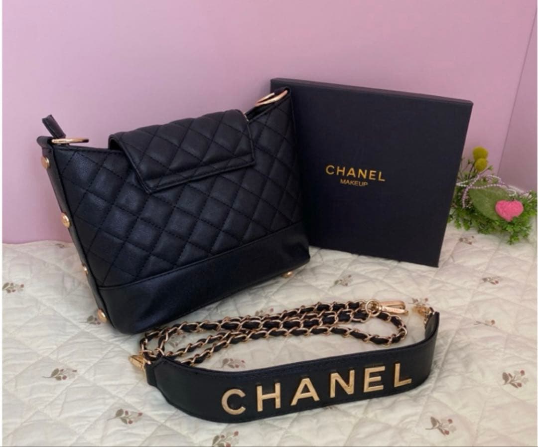 ち*ん様 新品未使用　CHANEL ミニホーボーバッグ 黒