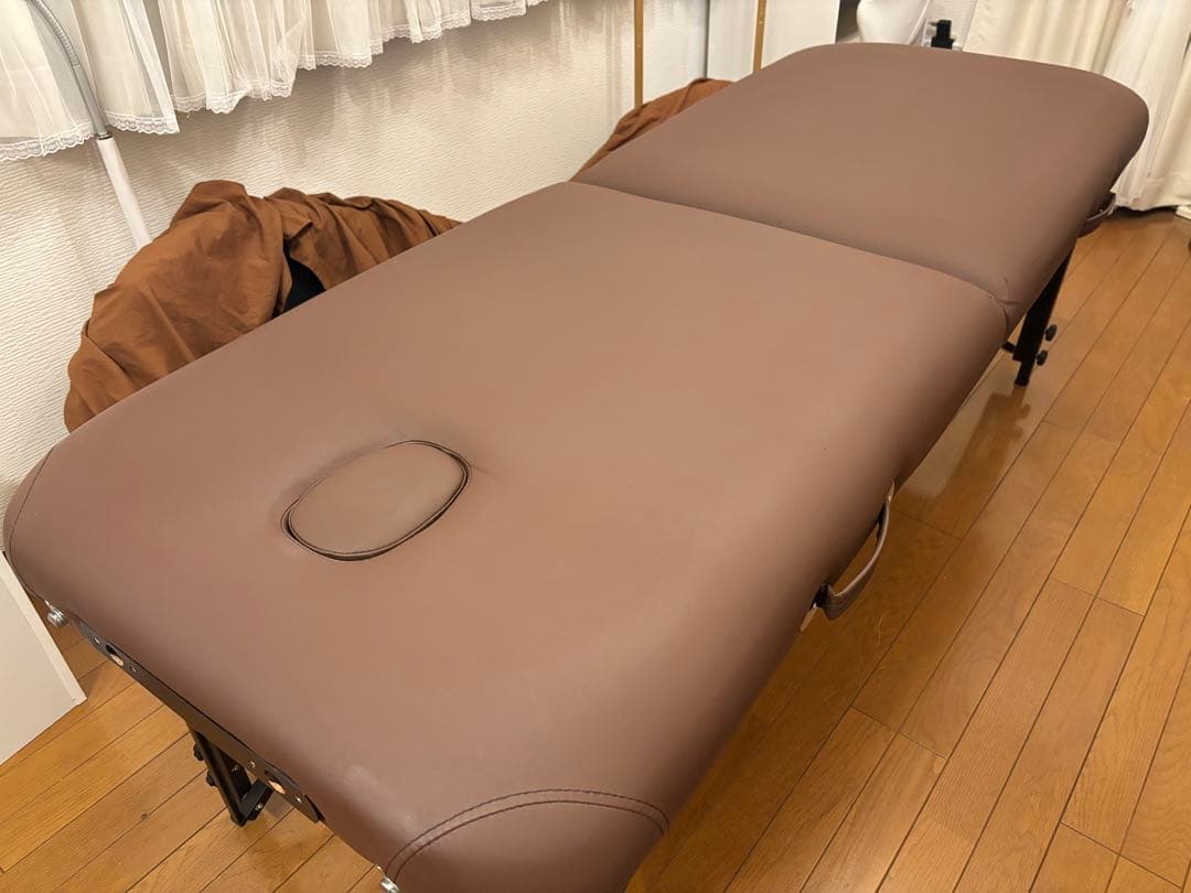 直接引き取り限定。ETBELLA エトゥベラ エステ ベッド 折りたたみ