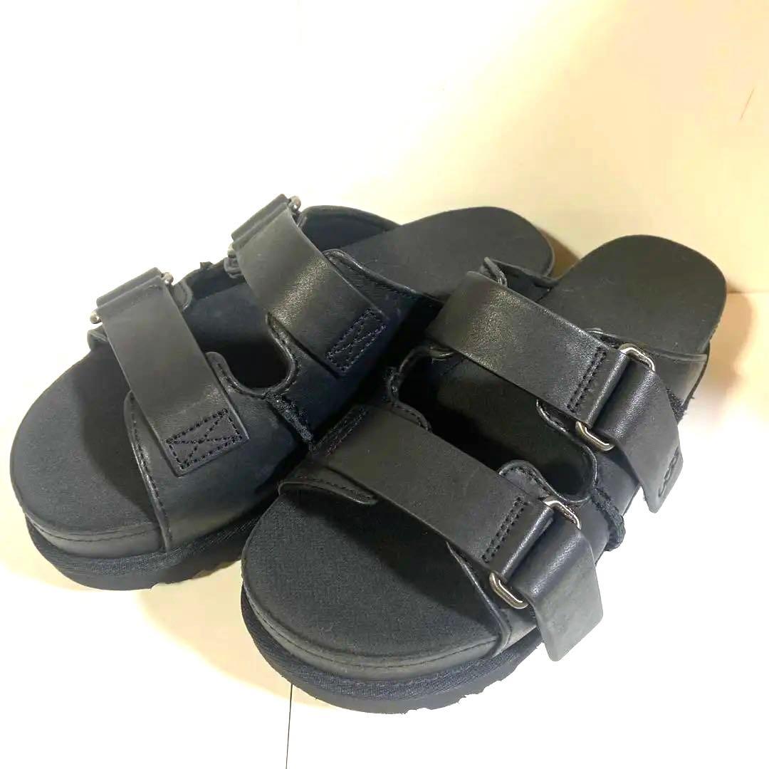 UGG ブラック ストラップサンダル（レザー）