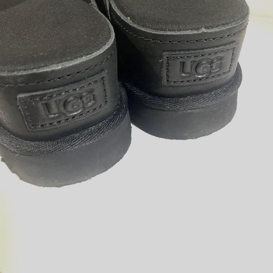 UGG ブラック ストラップサンダル（レザー）