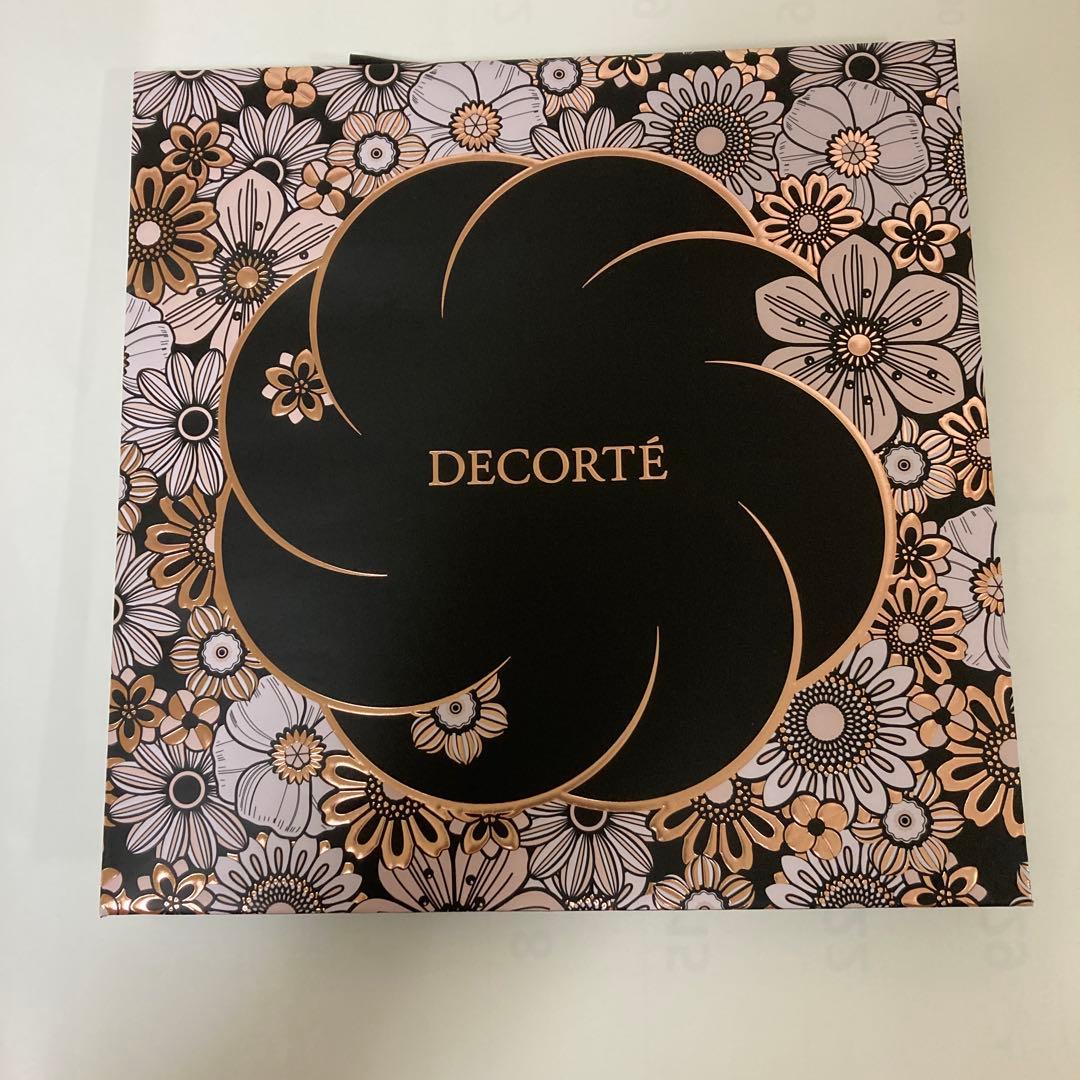 コスメデコルテ　エターナルブルームコレクション2025年　クリスマスコフレ