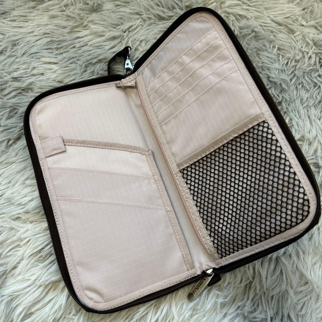 【新品】LeSportsac×ひとりっぷマルチトラベルウォレットパテントブラウン