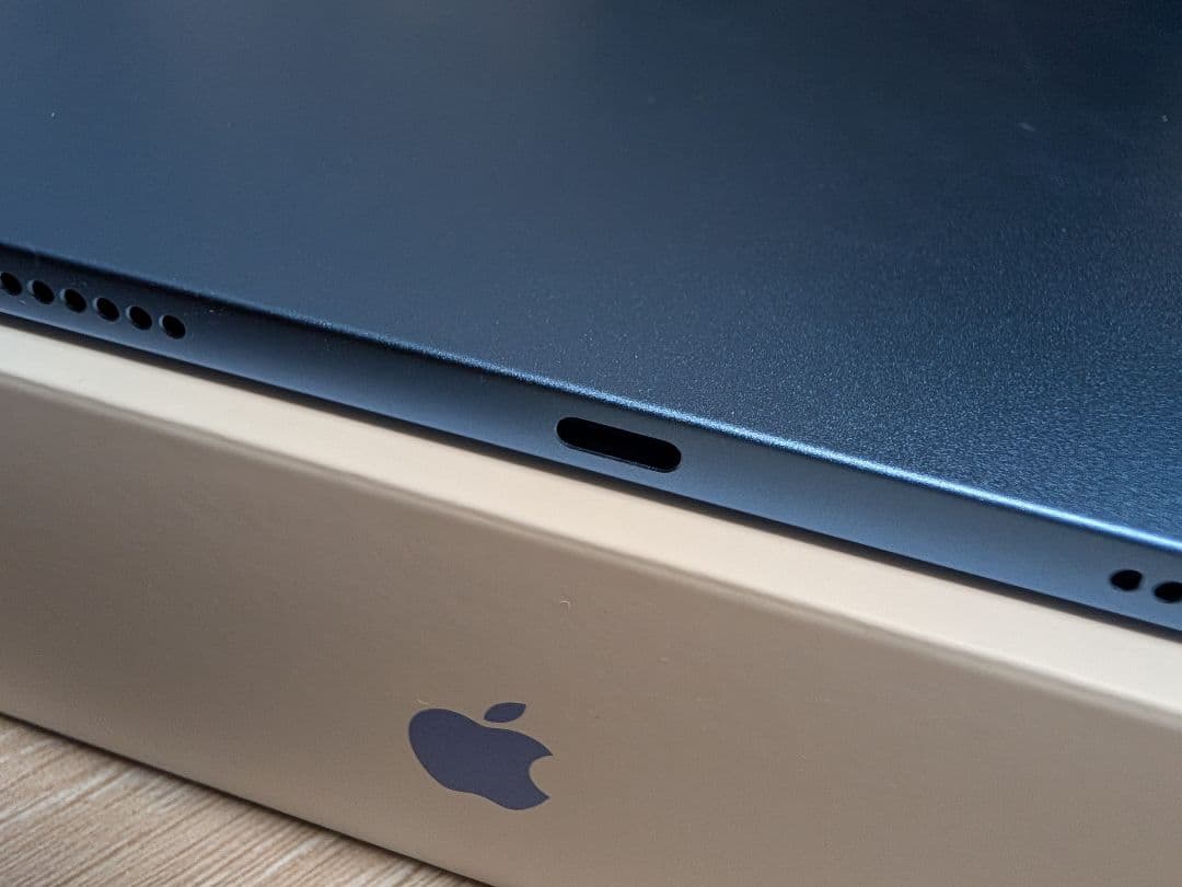 【美品】iPad A16 11世代128GB ブルー 充放電11回 付属品未使用