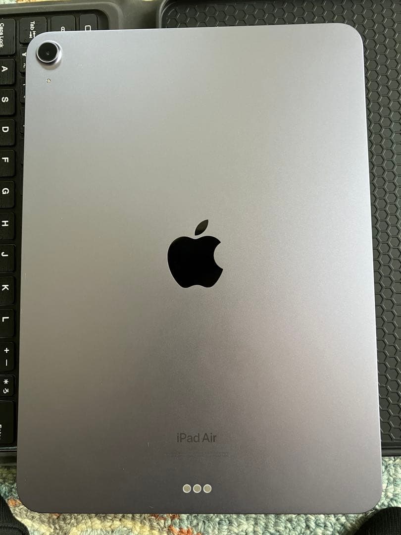 【A2588】iPad Air（第5世代）本体（パープル）➕社外キーボード