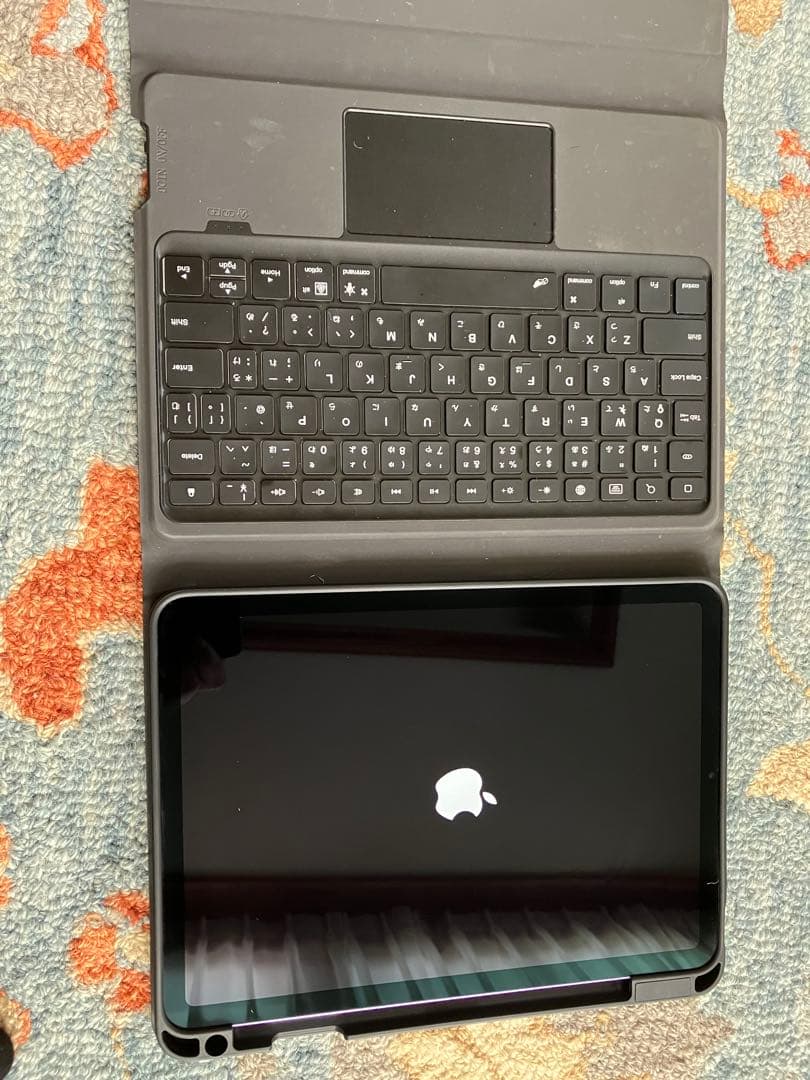 【A2588】iPad Air（第5世代）本体（パープル）➕社外キーボード