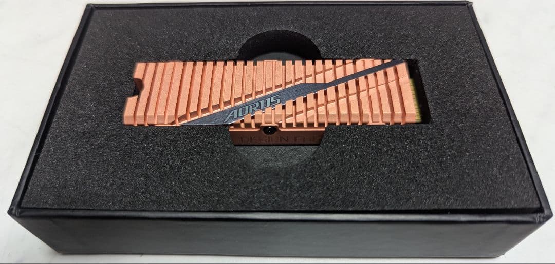 b*中様 AORUS NVMe Gen4 SSD 1TB