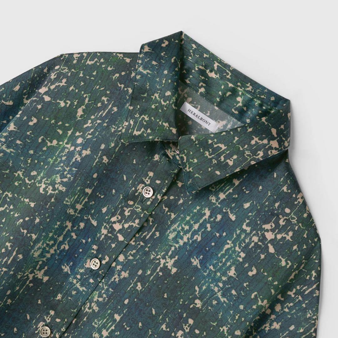 美品HERALBONY ヘラルボニーサテンシャツブラウス「こもれび」